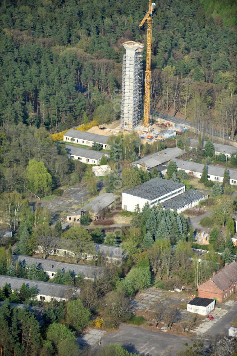 PRÖTZEL OT Heidekrug from above - Baustelle zur Errichtung eines Wetterradarturmes des DWD auf dem Gelände der ehemaligen Kaserne Heidekrug. Der durch die mib - märkische ingenieurbau gmbh errichtete Stahlbetonturm wurde eingerüstet durch die Frirma Schröter Gerüstbau. Construction site to build a weather radar tower of the DWD in the grounds of the former barracks Heidekrug.