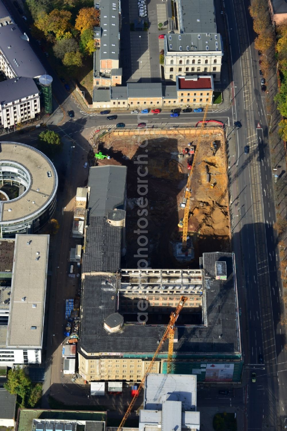 Leipzig from the bird's eye view: Building site for the construction of residential house and commercial building LKG Carre CG German Wohnen GmbH in Leipzig in Saxony