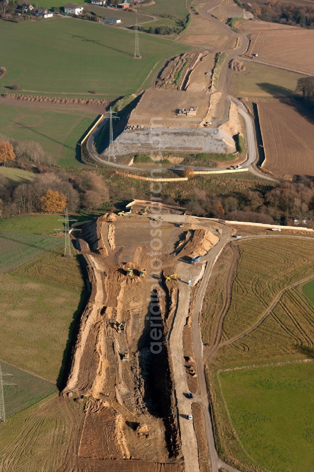 Velbert from the bird's eye view: Earthworks and excavation at the site for the expansion of the Federal Strassee 224 to the A40 motorway in Velbert in North Rhine-Westphalia