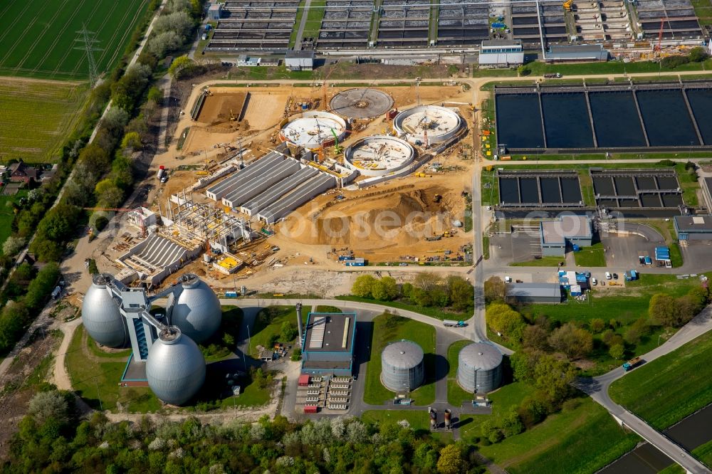 Duisburg from above - Construction to expand the sewage plant basins and purification steps for waste water treatment of Emschermuendung in Duisburg in North Rhine-Westphalia