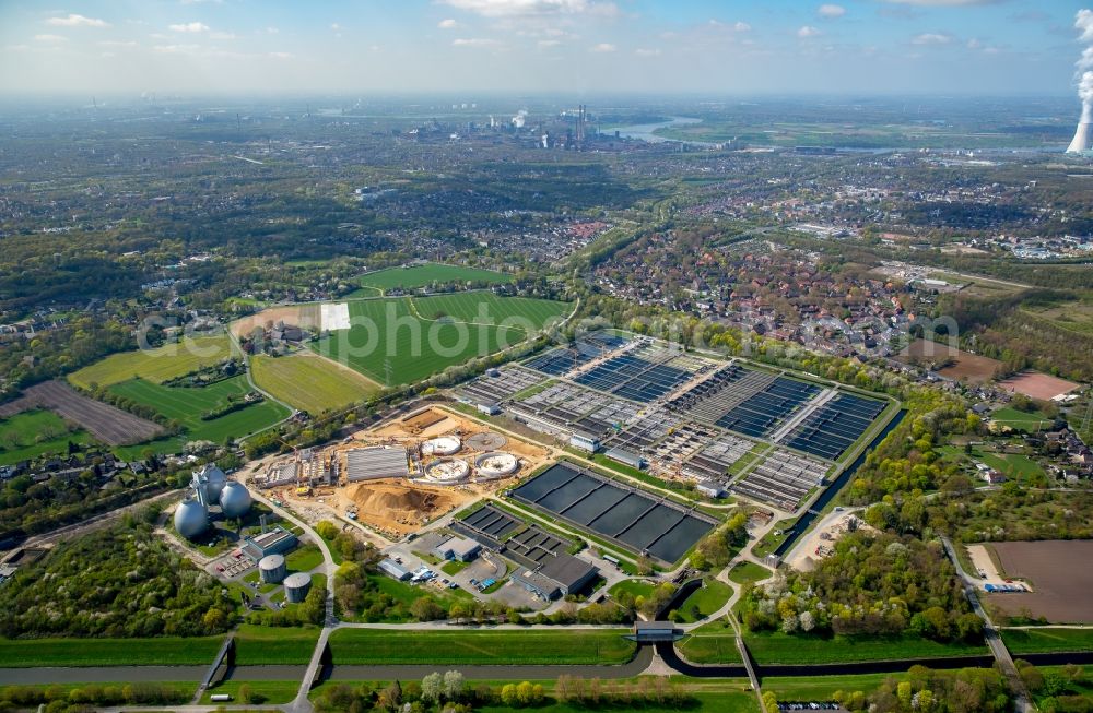 Aerial image Duisburg - Construction to expand the sewage plant basins and purification steps for waste water treatment of Emschermuendung in Duisburg in North Rhine-Westphalia