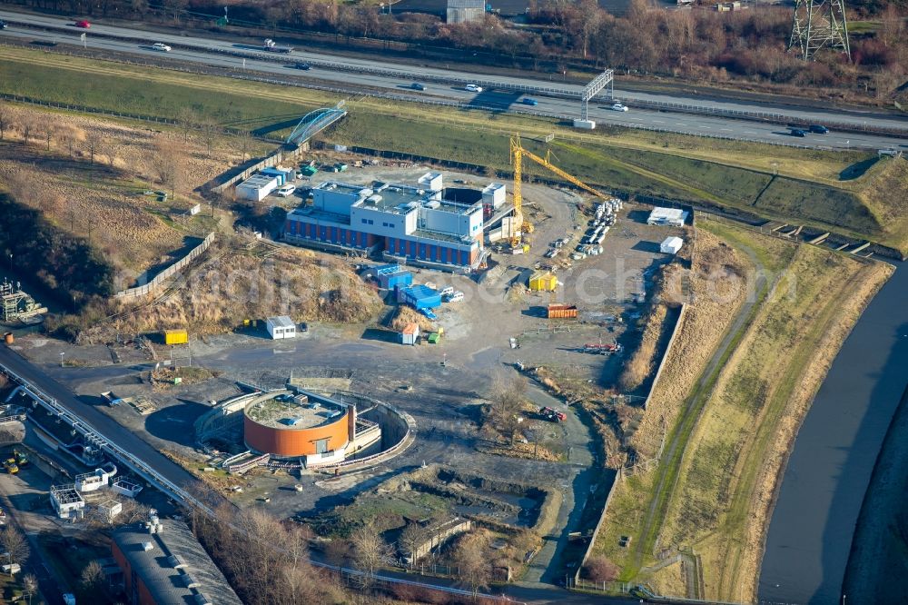 Essen from above - Building site to the enlargement and to the rebuilding of the sewage work Washbasin and cleansing steps of the sewage work Emschermuendung in the district of Welheimer Mark in food in the federal state North Rhine-Westphalia