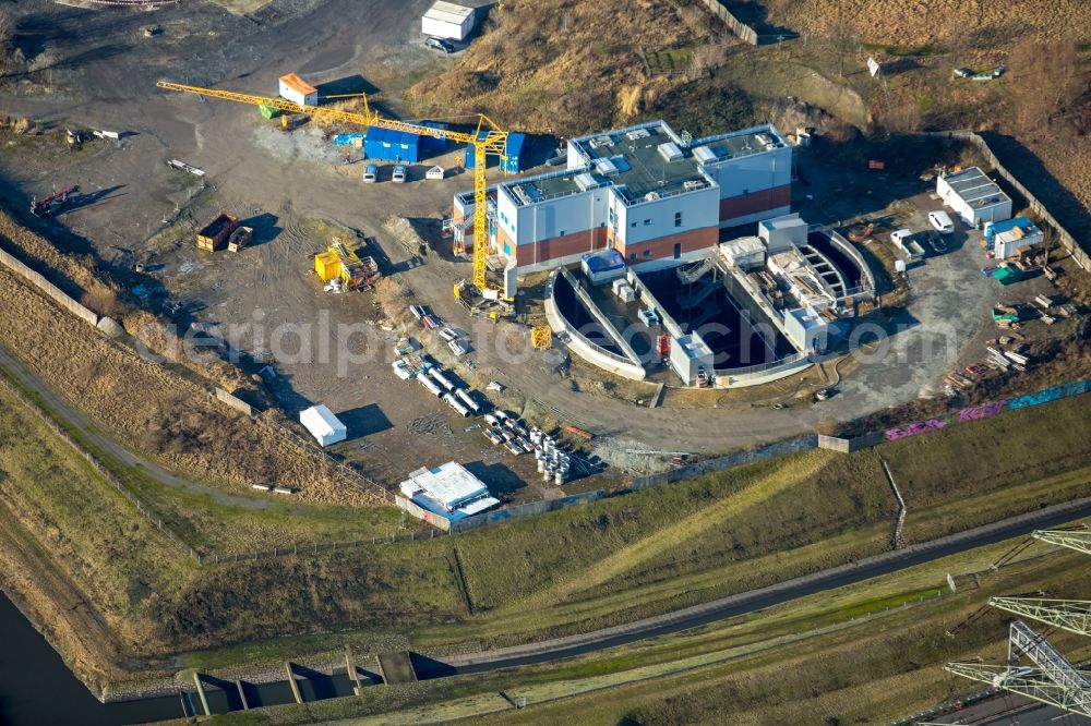 Aerial photograph Essen - Building site to the enlargement and to the rebuilding of the sewage work Washbasin and cleansing steps of the sewage work Emschermuendung in the district of Welheimer Mark in food in the federal state North Rhine-Westphalia