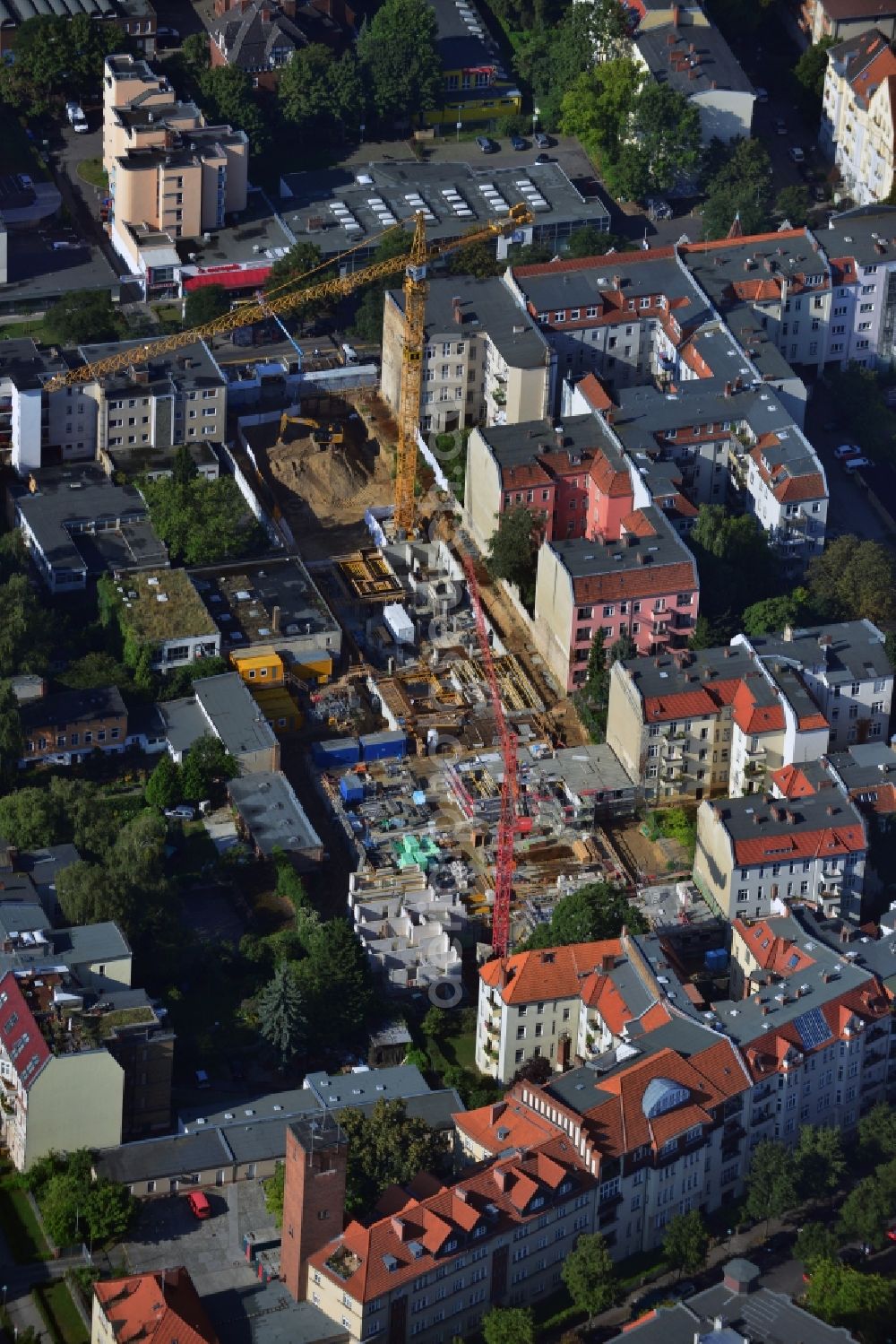 Berlin Steglitz from the bird's eye view: Construction site development gap and residential new construction of Steglitzer courtyards at the Albrecht Strasse in Berlin