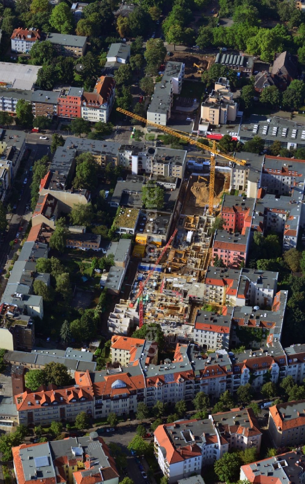 Berlin Steglitz from above - Construction site development gap and residential new construction of Steglitzer courtyards at the Albrecht Strasse in Berlin