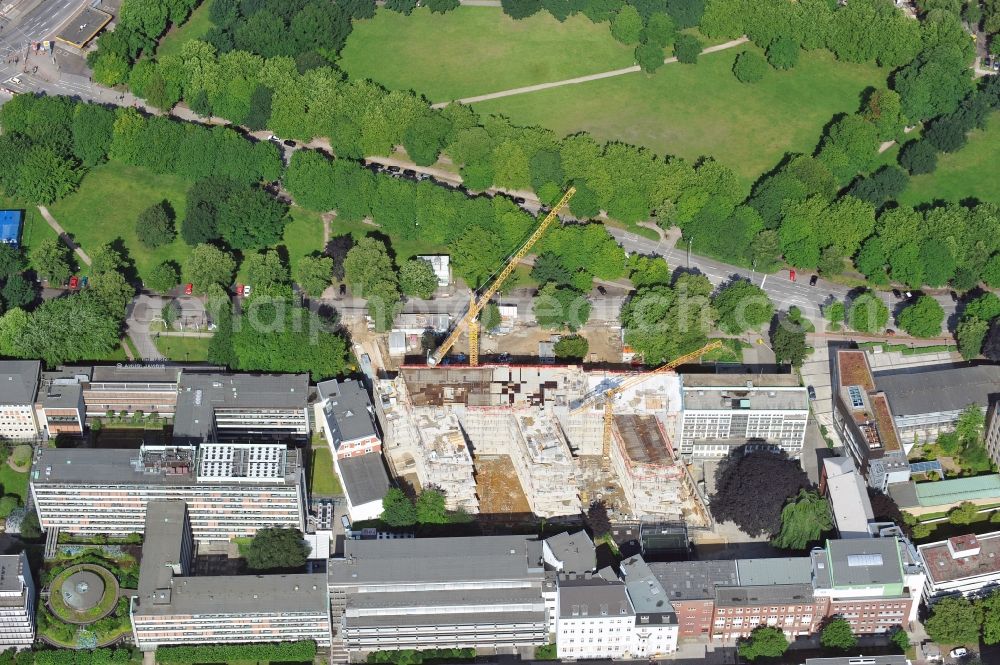 Aerial image Hamburg - The construction site for the redevelopment of the Raven Street HanseMerkur AG in Hamburg. The redesign of the residential and commercial building complex with a daycare center and restaurant is designed by the Hamburg architectural firm Bothe Richter Teherani BRT Architects