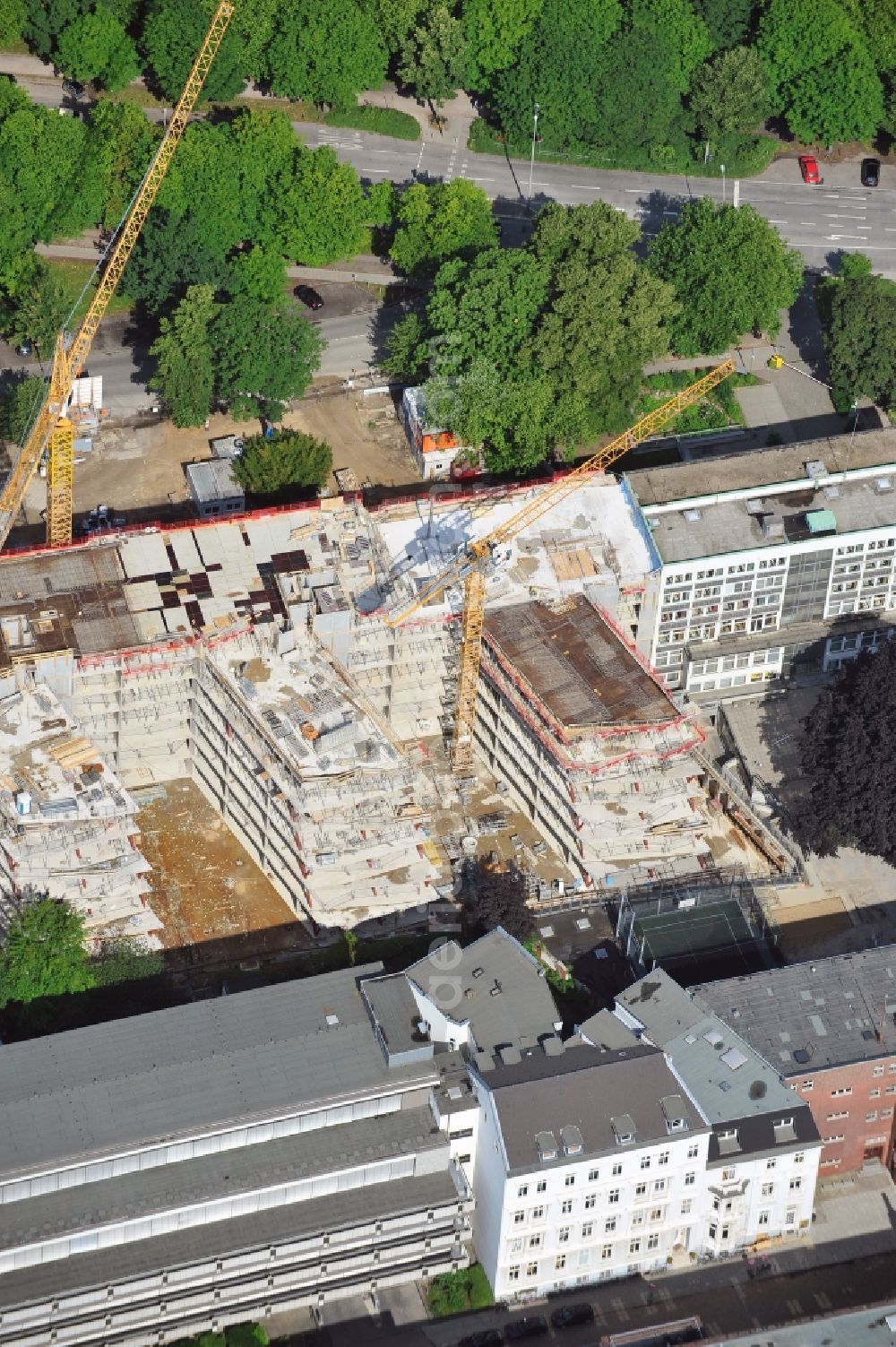 Aerial image Hamburg - The construction site for the redevelopment of the Raven Street HanseMerkur AG in Hamburg. The redesign of the residential and commercial building complex with a daycare center and restaurant is designed by the Hamburg architectural firm Bothe Richter Teherani BRT Architects