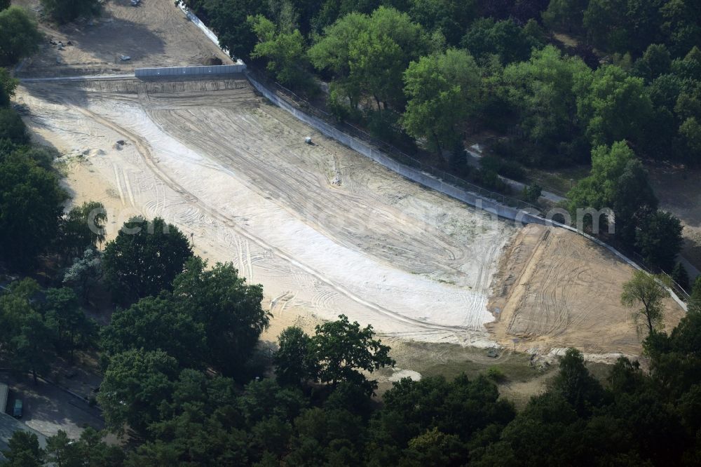 Aerial photograph Berlin - Construction site to redesign the FEZ Strandbad- lake in park Wuhlheide in Berlin