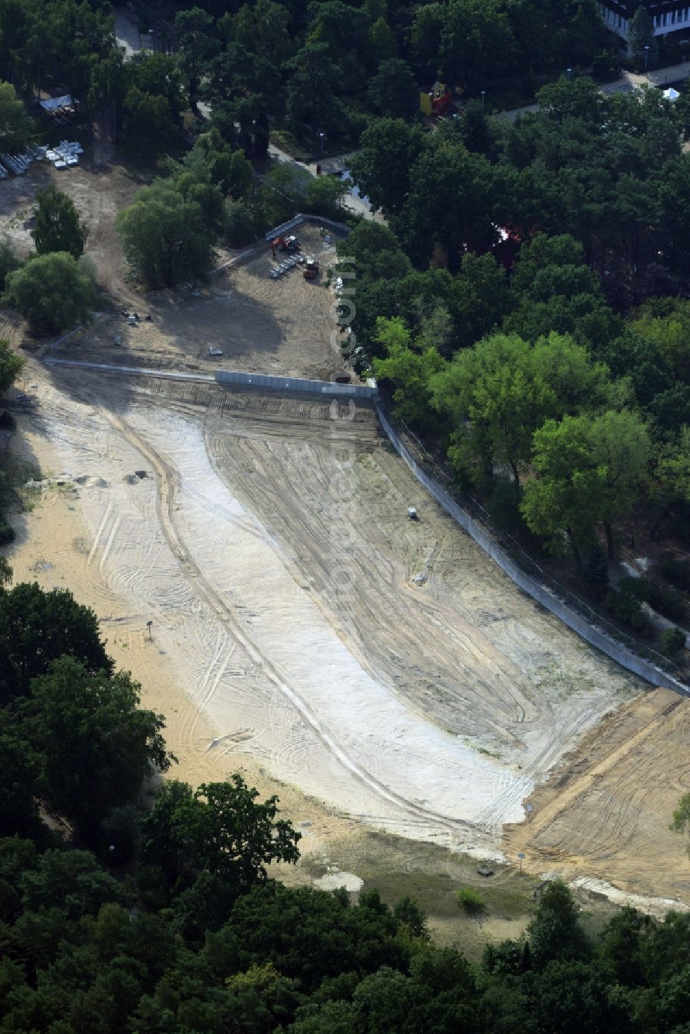 Berlin from the bird's eye view: Construction site to redesign the FEZ Strandbad- lake in park Wuhlheide in Berlin