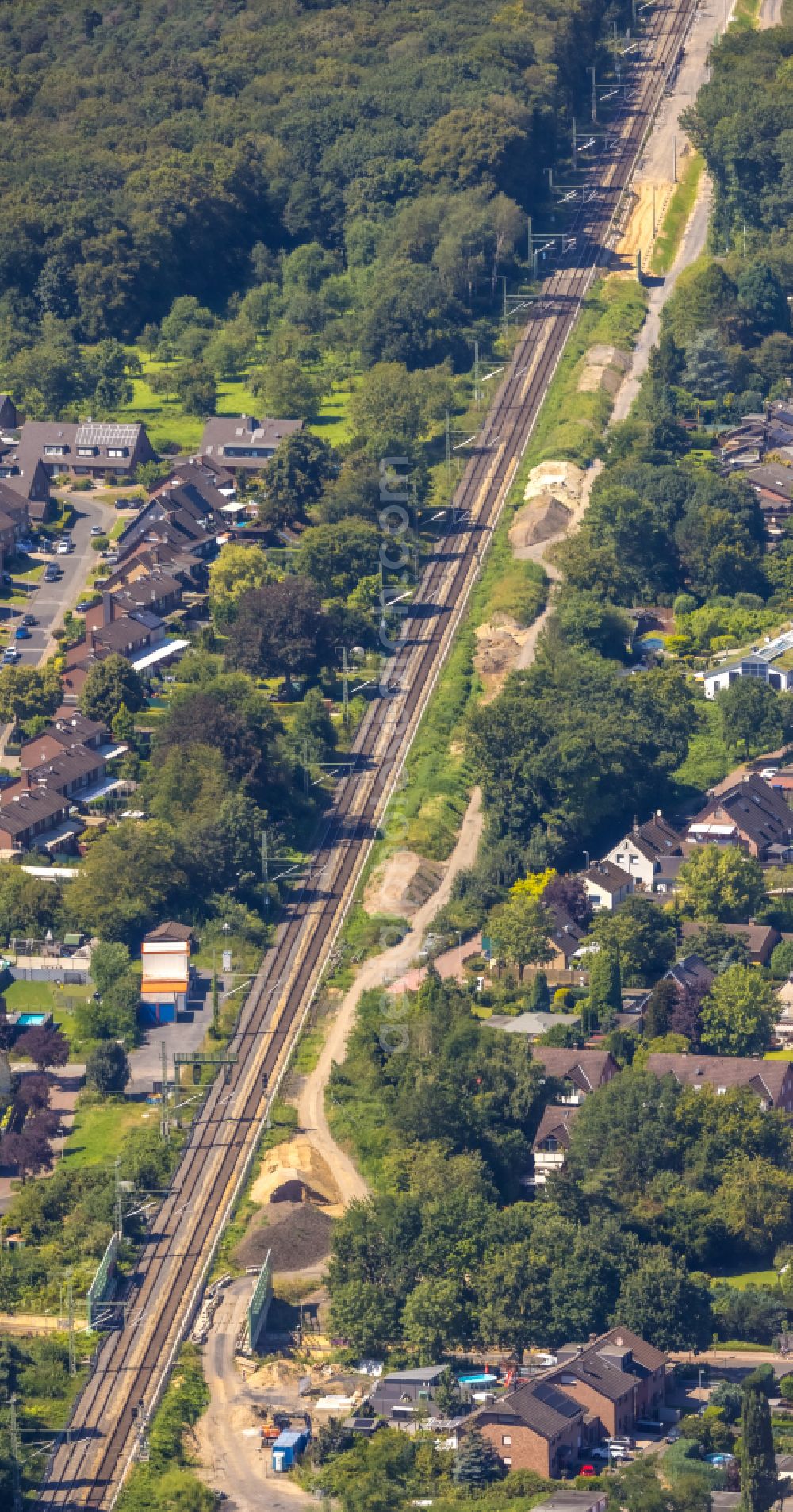 Aerial photograph Dinslaken - Construction for the renovation of the railway bridge building to route the train tracks Betuweroute on street Nibelungenstrasse in Dinslaken at Ruhrgebiet in the state North Rhine-Westphalia, Germany