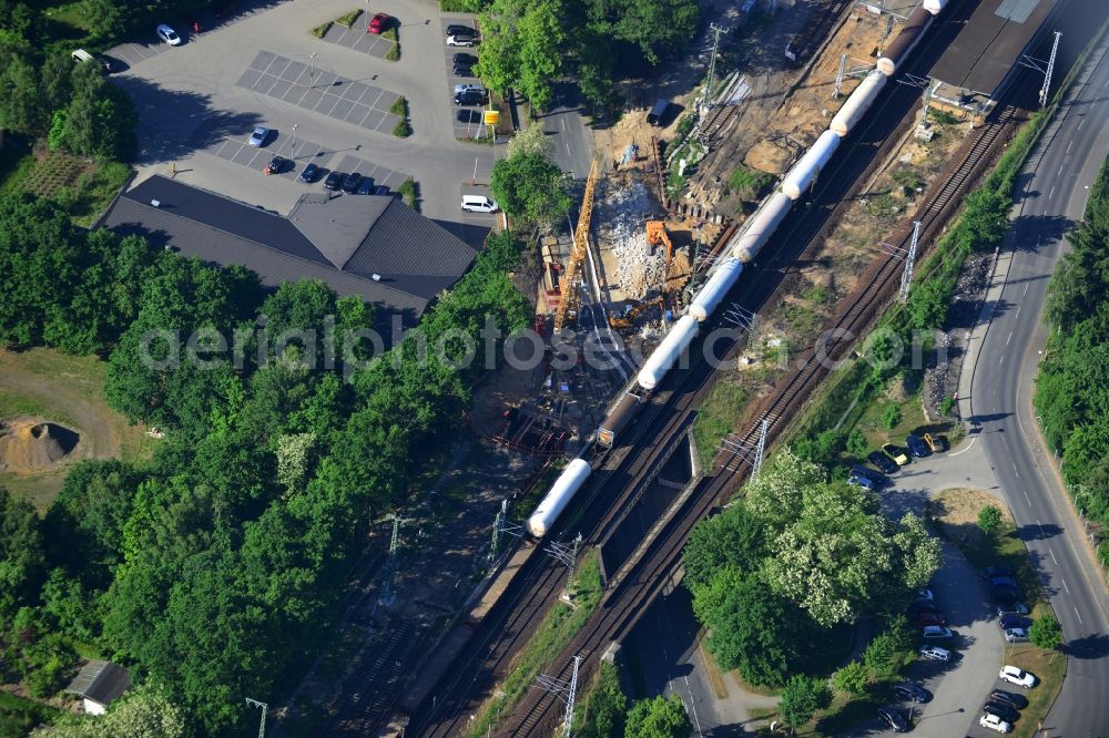 Michendorf from the bird's eye view: Construction for the renovation of the railway bridge building to route the train tracks an der Potsdamer Strasse in Michendorf in the state Brandenburg