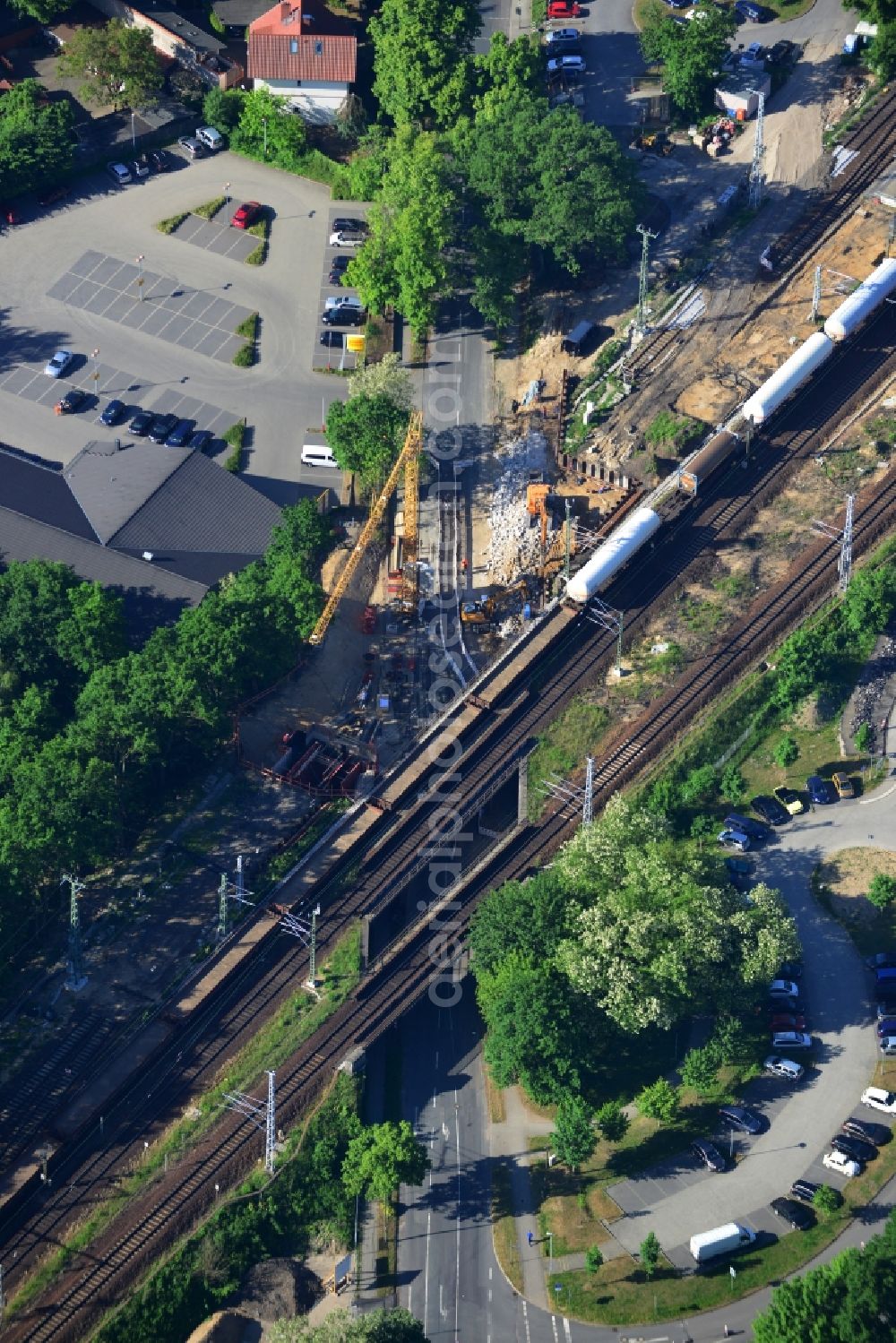 Aerial photograph Michendorf - Construction for the renovation of the railway bridge building to route the train tracks an der Potsdamer Strasse in Michendorf in the state Brandenburg