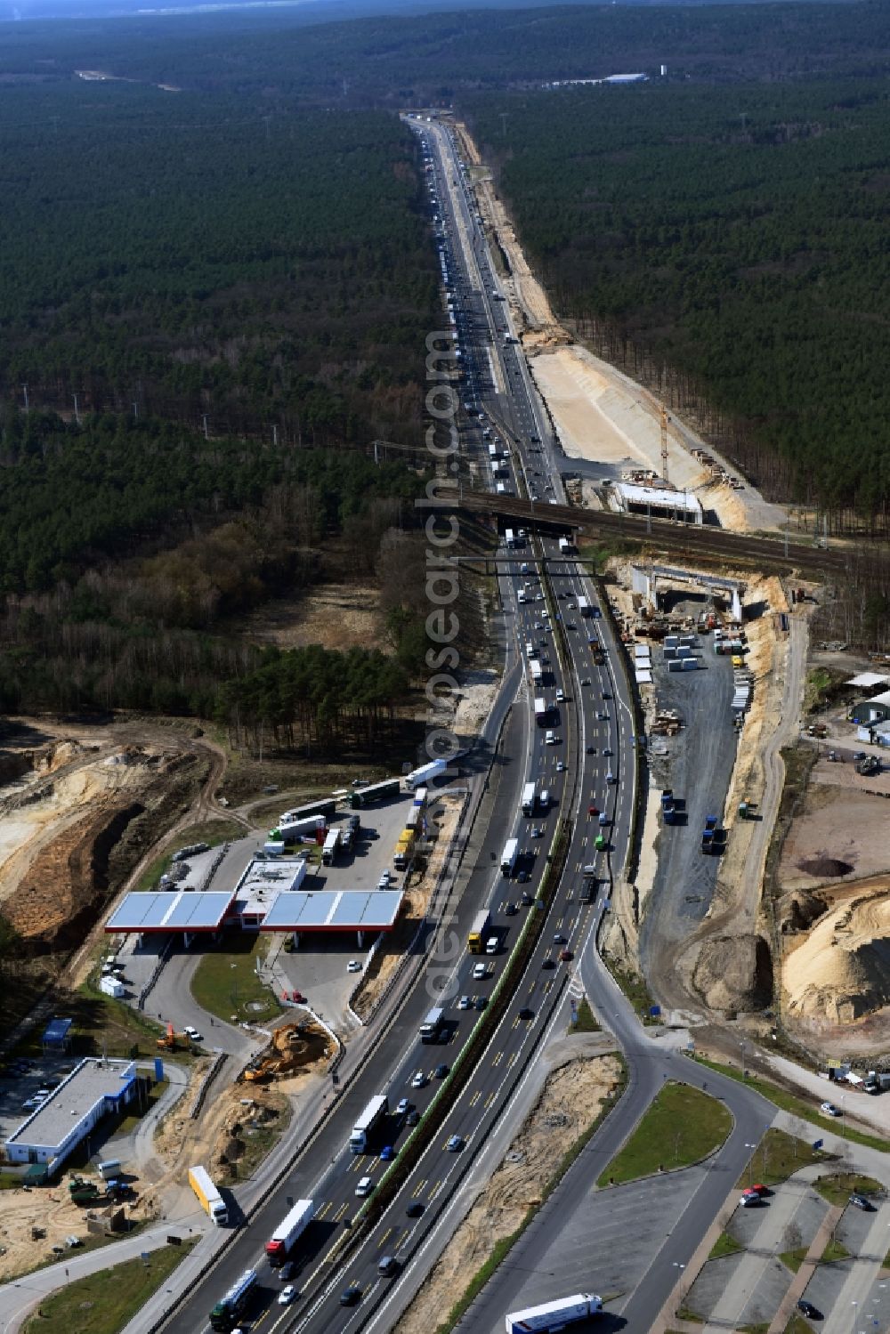 Aerial photograph Michendorf - Construction for the renovation of the railway bridge building to route the train tracks crossing course of motorway BAB A10 in Michendorf in the state Brandenburg