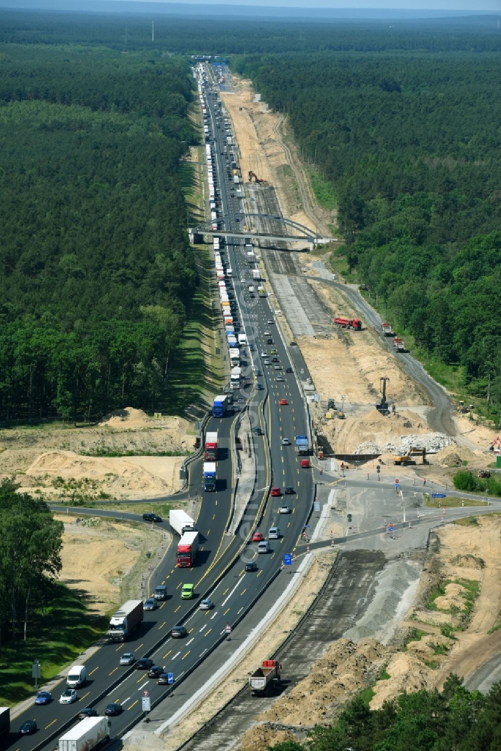 Aerial image Michendorf - Construction for the renovation of the railway bridge building to route the train tracks crossing course of motorway BAB A10 in Michendorf in the state Brandenburg