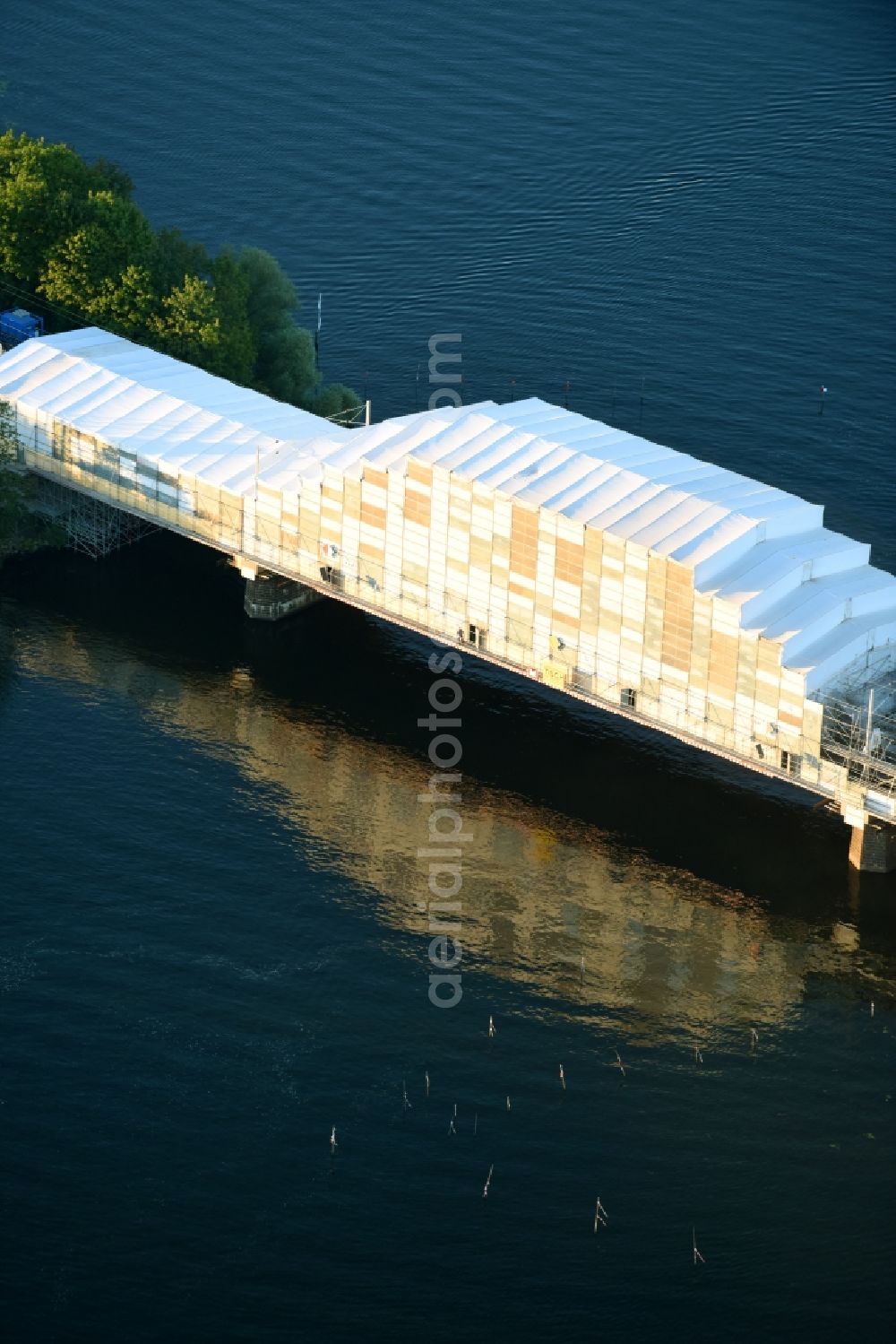 Aerial photograph Potsdam - Construction for the renovation of the railway bridge building to route the train tracks An der Pirschheide in the district Westliche Vorstadt in Potsdam in the state Brandenburg, Germany