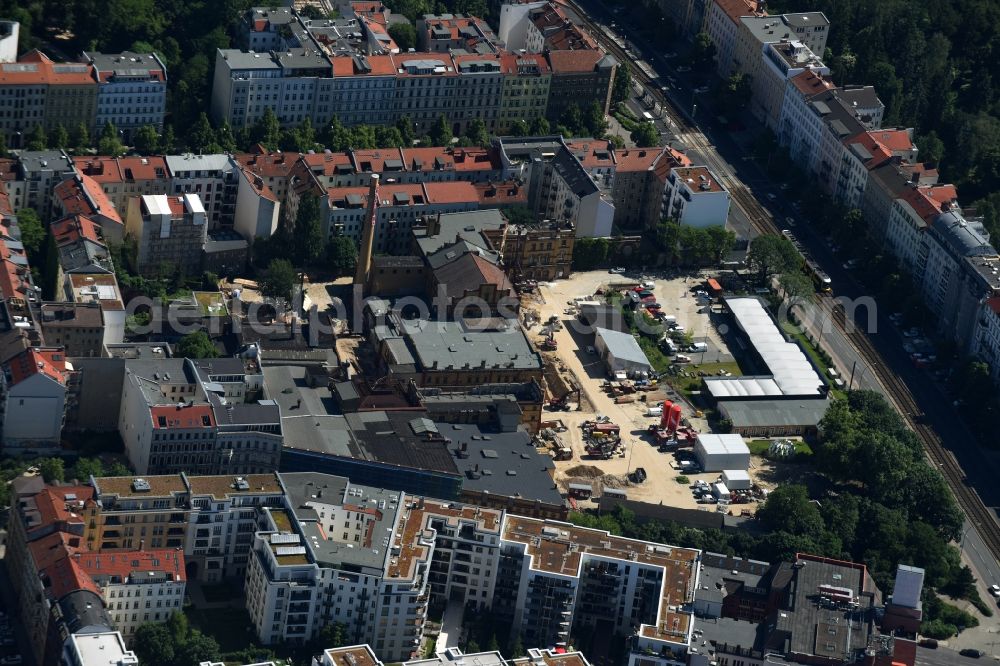 Aerial photograph Berlin - Construction site and regeneration works at the former Boetzow Brewery on Prenzlauer Allee in the Kollwitz Quarter in Prenzlauer Berg in Berlin. The historical buildings include arts & culture facilities and a restaurant