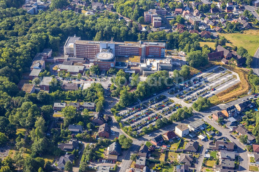 Hamm from above - Construction site for the expansion, renovation and modernization on the premises of the hospital St. Barbara-Klinik Hamm-Heessen GmbH Department of Urology at the Heessener Wald in the district Heessen in Hamm in the Ruhr area in the state North Rhine-Westphalia, Germany