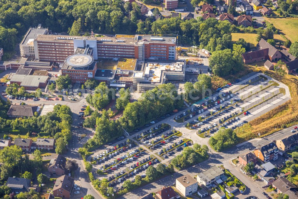 Hamm from the bird's eye view: Construction site for the expansion, renovation and modernization on the premises of the hospital St. Barbara-Klinik Hamm-Heessen GmbH Department of Urology at the Heessener Wald in the district Heessen in Hamm in the Ruhr area in the state North Rhine-Westphalia, Germany