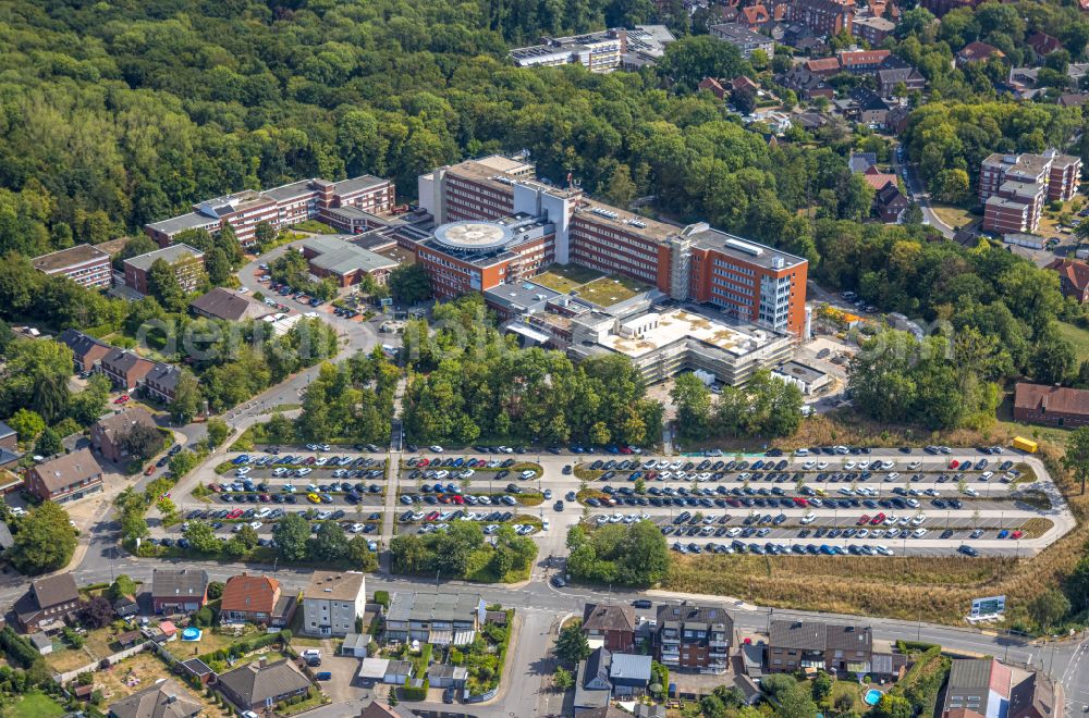 Hamm from above - Construction site for the extension and renovation of a building on the clinic premises of the hospital St. Barbara-Klinik Hamm-Heessen GmbH Am Heessener Wald in the district Heessen in Hamm at Ruhrgebiet in the state North Rhine-Westphalia, Germany