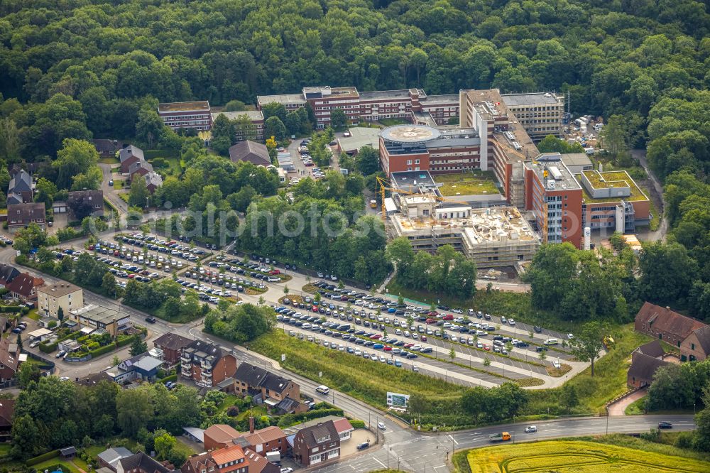 Aerial photograph Hamm - Construction site for the extension and renovation of a building on the clinic premises of the hospital St. Barbara-Klinik Hamm-Heessen GmbH Am Heessener Wald in the district Heessen in Hamm at Ruhrgebiet in the state North Rhine-Westphalia, Germany