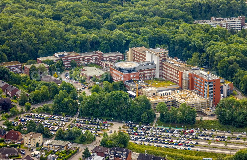 Hamm from above - Construction site for the extension and renovation of a building on the clinic premises of the hospital St. Barbara-Klinik Hamm-Heessen GmbH Am Heessener Wald in the district Heessen in Hamm at Ruhrgebiet in the state North Rhine-Westphalia, Germany