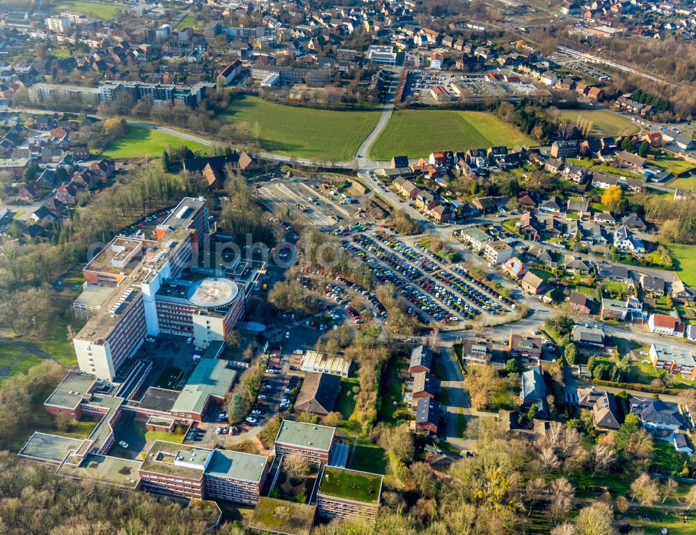 Hamm from the bird's eye view: Construction site for the expansion, renovation and modernization on the premises of the hospital St. Barbara-Klinik Hamm-Heessen GmbH Department of Urology at the Heessener Wald in the district Heessen in Hamm in the Ruhr area in the state North Rhine-Westphalia, Germany