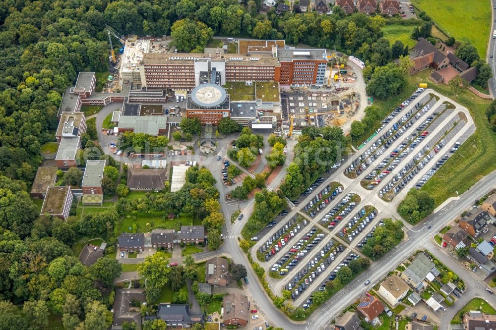 Hamm from the bird's eye view: Construction site for the extension and renovation of a building on the clinic premises of the hospital St. Barbara-Klinik Hamm-Heessen GmbH Abteilung fuer Urologie Am Heessener Wald in the district Heessen in Hamm at Ruhrgebiet in the state North Rhine-Westphalia, Germany