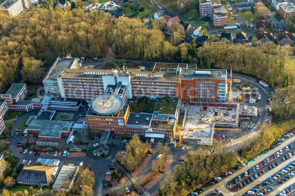 Hamm from above - Construction site for the extension and renovation of a building on the clinic premises of the hospital St. Barbara-Klinik Hamm-Heessen GmbH Abteilung fuer Urologie Am Heessener Wald in the district Heessen in Hamm at Ruhrgebiet in the state North Rhine-Westphalia, Germany