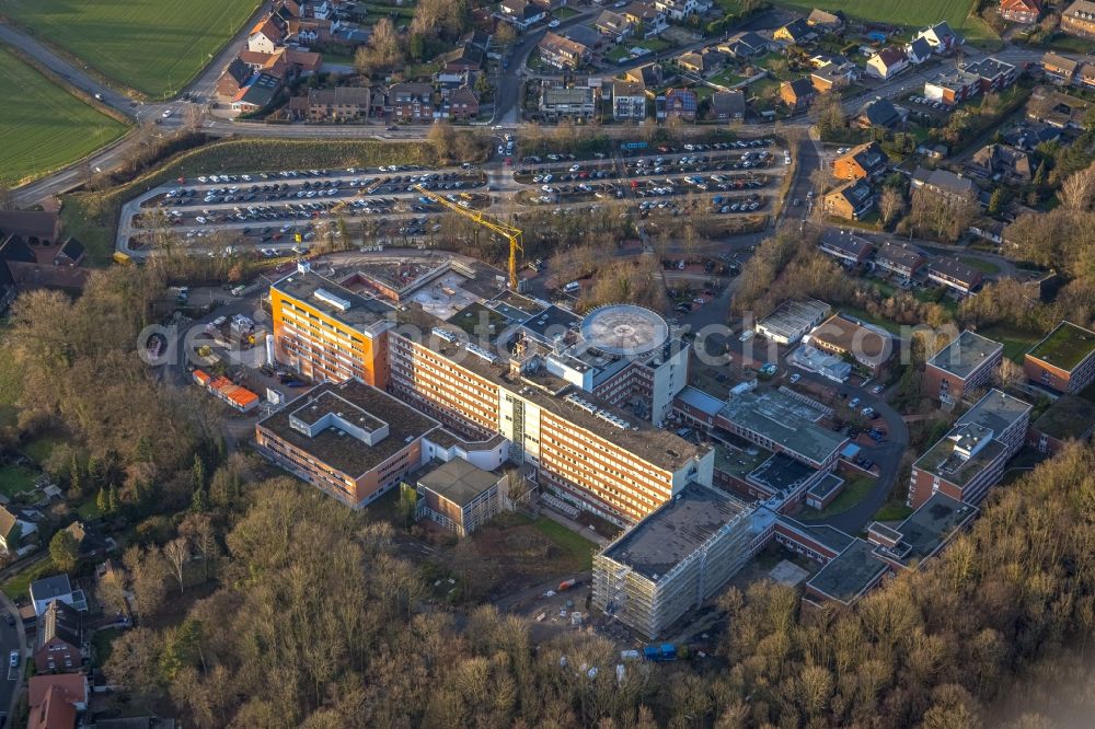 Aerial photograph Hamm - Construction site for the extension and renovation of a building on the clinic premises of the hospital St. Barbara-Klinik Hamm-Heessen GmbH Abteilung fuer Urologie Am Heessener Wald in the district Heessen in Hamm at Ruhrgebiet in the state North Rhine-Westphalia, Germany