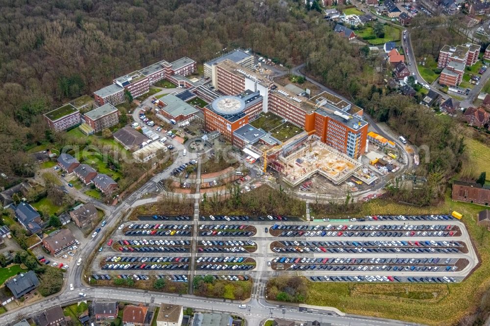 Hamm from the bird's eye view: Construction site for the extension and renovation of a building on the clinic premises of the hospital St. Barbara-Klinik Hamm-Heessen GmbH Abteilung fuer Urologie Am Heessener Wald in the district Heessen in Hamm at Ruhrgebiet in the state North Rhine-Westphalia, Germany