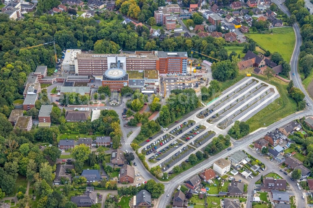 Aerial image Hamm - Construction site for the extension and renovation of a building on the clinic premises of the hospital St. Barbara-Klinik Hamm-Heessen GmbH Abteilung fuer Urologie Am Heessener Wald in the district Heessen in Hamm at Ruhrgebiet in the state North Rhine-Westphalia, Germany