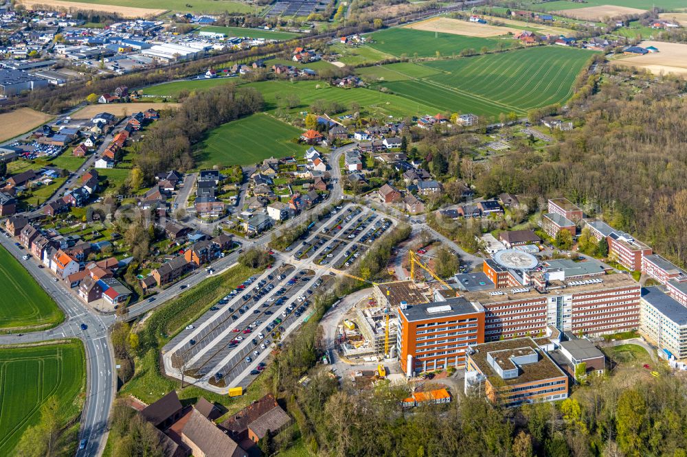 Hamm from above - Construction site for the extension and renovation of a building on the clinic premises of the hospital St. Barbara-Klinik Hamm-Heessen GmbH Abteilung fuer Urologie Am Heessener Wald in the district Heessen in Hamm at Ruhrgebiet in the state North Rhine-Westphalia, Germany