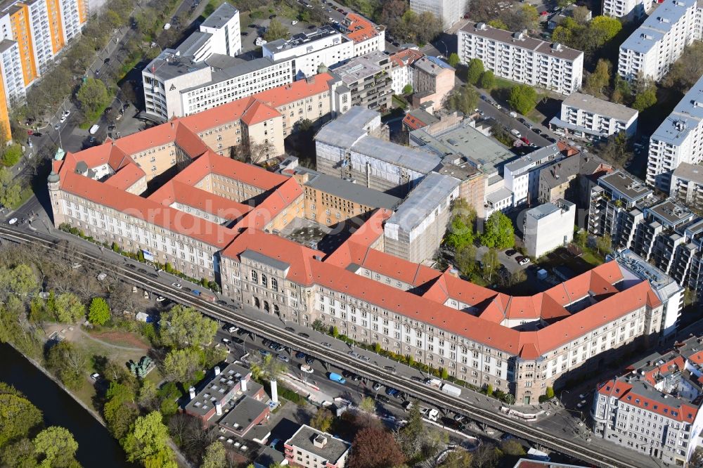 Berlin from above - Construction for the reconstruction on Gebaeude of Deutsches Patentont- and Markenont Informations- and Dienstleistungszentrum Berlin on Gitschiner Strasse in the district Kreuzberg in Berlin, Germany