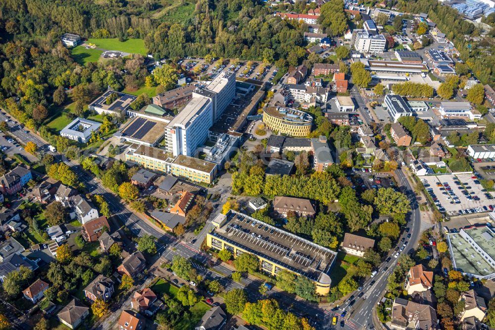 Lünen from the bird's eye view: Construction site for the renovation of a building on the clinic premises of the hospital St. Marien Hospital on street Altstadtstrasse in Luenen at Ruhrgebiet in the state North Rhine-Westphalia, Germany