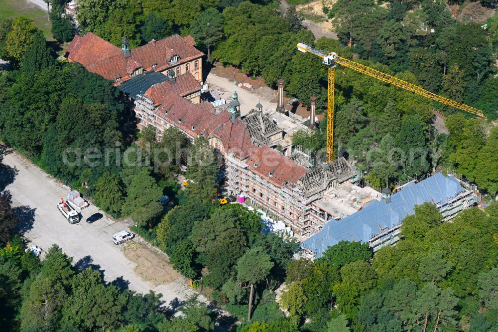 Beelitz-Heilstätten from above - Construction site for the renovation of a building on the clinic premises of the hospital Sanatorium fuer Maenner on street Strasse nach Fichtenwalde - Am Alten Jagdstern in Beelitz-Heilstaetten in the state Brandenburg, Germany