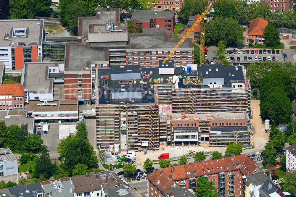 Kiel from the bird's eye view: Construction site for the renovation of a building on the clinic premises of the hospital Staedtisches Krankenhaus on street Chemnitzstrasse in the district Schreventeich in Kiel in the state Schleswig-Holstein, Germany