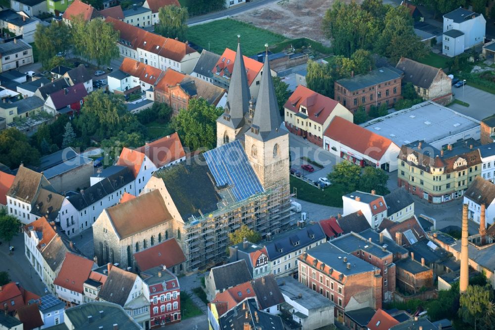 Aerial image Calbe (Saale) - Construction site for the renovation of the church building of the Church of St. Stephanie Calbe in Kirchgasse in Calbe (Saale) in the federal state of Saxony-Anhalt, Germany