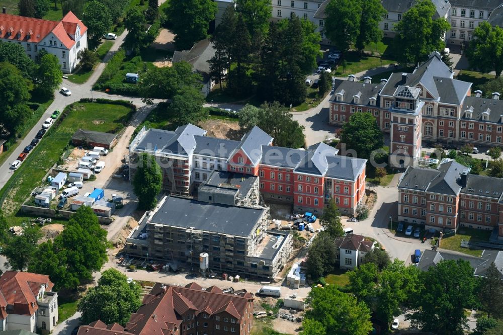 Schwerin from the bird's eye view: Construction site for a renovation to the hospital grounds HELIOS Kliniken Schwerin on Wismarsche Strasse in Schwerin in the state Mecklenburg - Western Pomerania, Germany