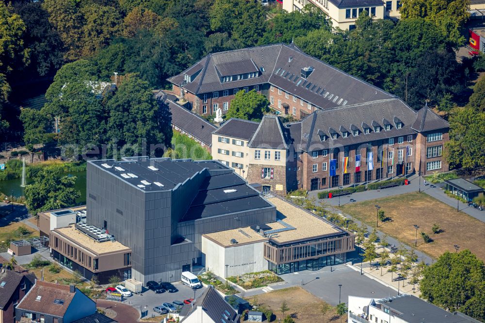 Aerial photograph Dinslaken - Construction site for the renovation of the concert hall and theater-playhouse Kathrin-Tuerks-Halle on the D'Agen square in Dinslaken in the Ruhr area in the state North Rhine-Westphalia, Germany