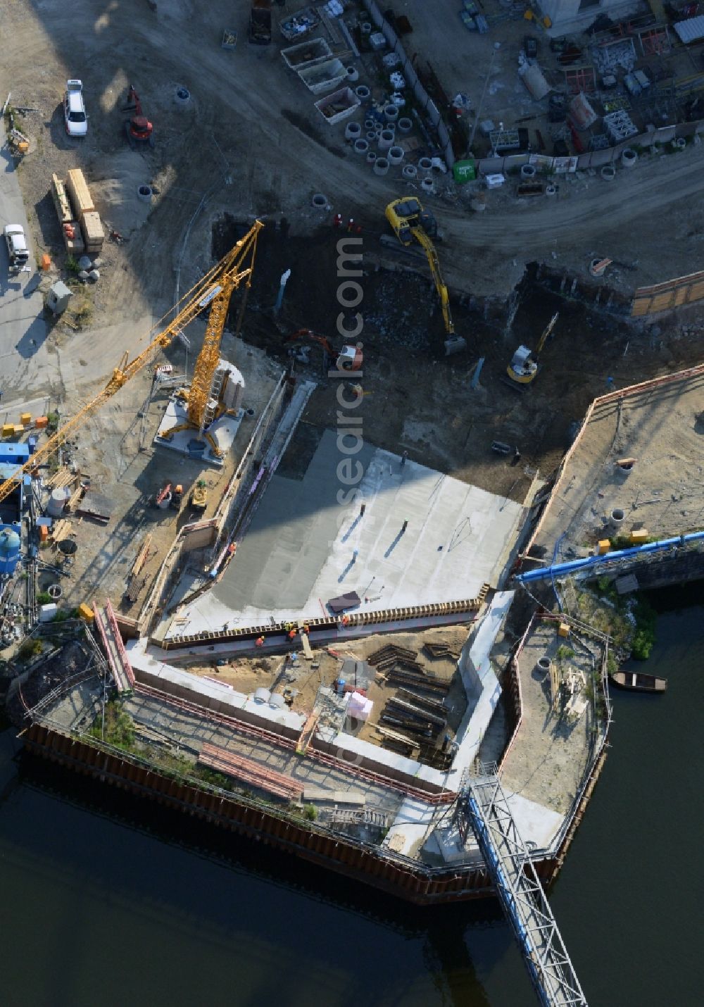 Aerial image Berlin - Construction site for the rehabilitation and bank protection on the castle -bridge at Kupfergraben in the Mitte district in Berlin