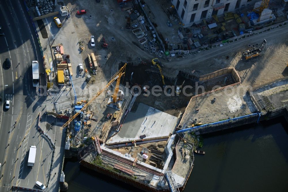 Aerial photograph Berlin - Construction site for the rehabilitation and bank protection on the castle -bridge at Kupfergraben in the Mitte district in Berlin