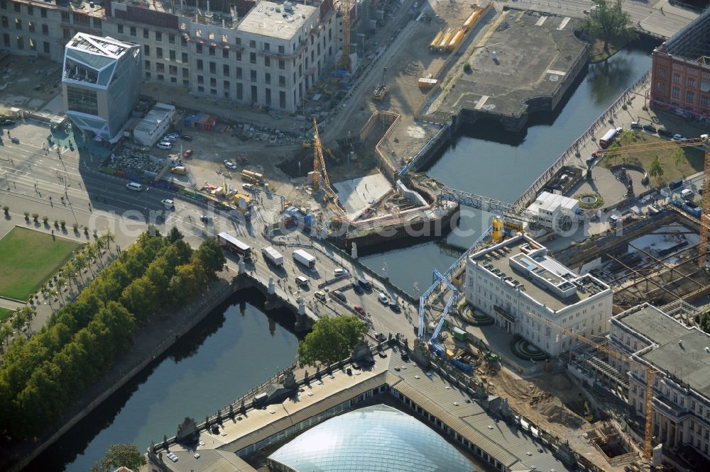 Berlin from above - Construction site for the rehabilitation and bank protection on the castle -bridge at Kupfergraben in the Mitte district in Berlin