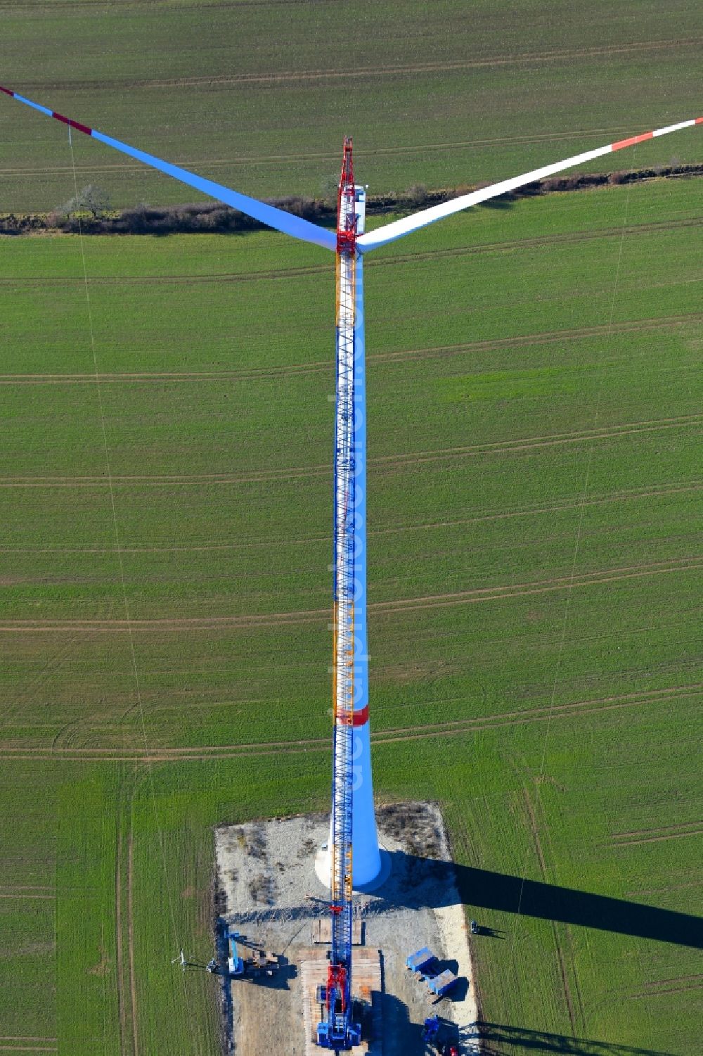 Aerial photograph Großbrüchter - Construction site for wind turbine installation on a field in Grossbruechter in the state Thuringia, Germany