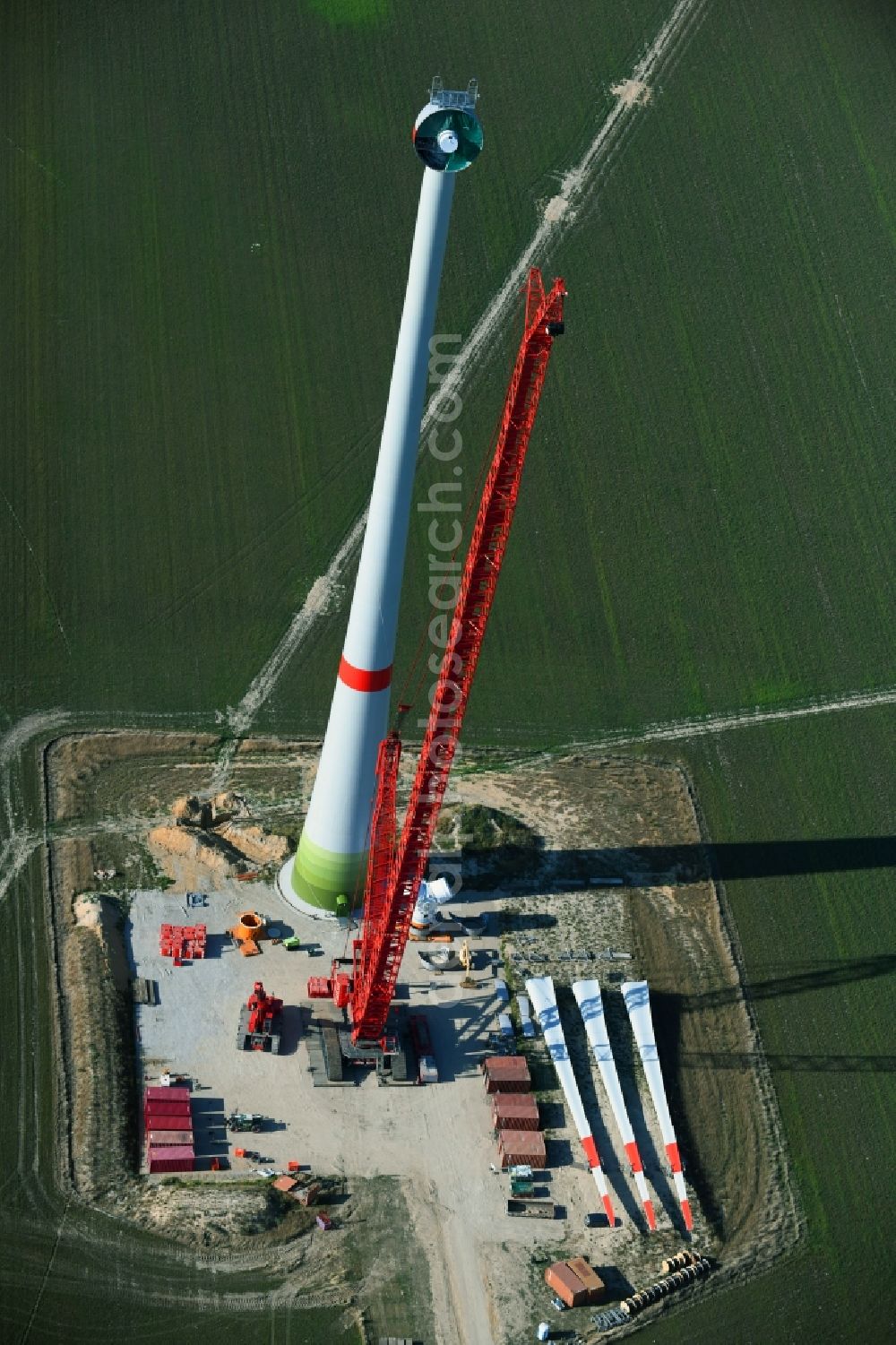 Niedergörsdorf from the bird's eye view: Construction site for wind turbine installation on a field in Niedergoersdorf in the state Brandenburg, Germany