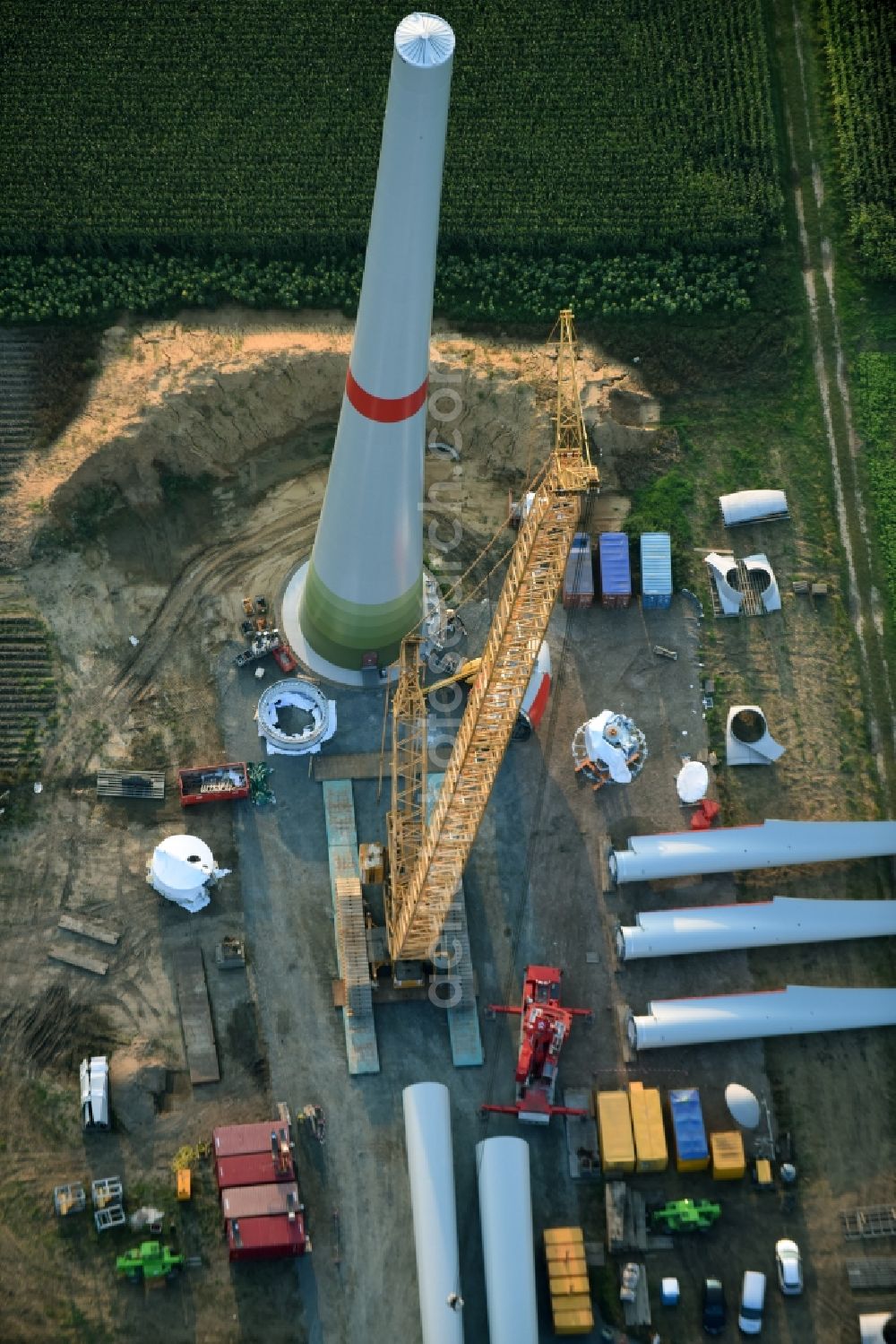 Deinste from the bird's eye view: Construction site for wind turbine installation carried out by Enercon GmbH in Deinste in the state Lower Saxony