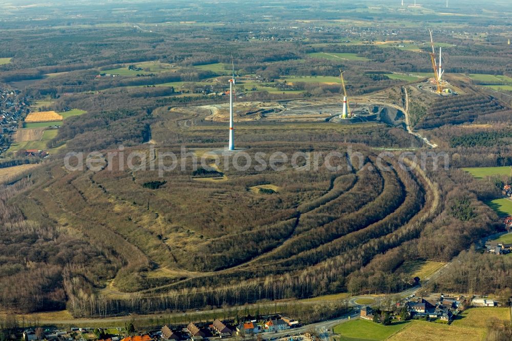 Aerial image Dinslaken - Construction site for wind turbine installation auf of Halde in Lohberg in Dinslaken in the state North Rhine-Westphalia, Germany