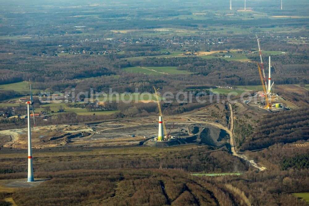 Aerial photograph Dinslaken - Construction site for wind turbine installation auf of Halde in Lohberg in Dinslaken in the state North Rhine-Westphalia, Germany