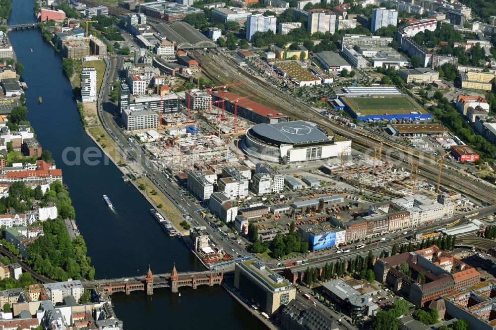 Aerial image Berlin - Development area and construction sites on the Anschutzareal at the Mercedes-Benz-Arena on the banks of the River Spree in Friedrichshain. The Anschutz Entertainment Group (AEG) is developing the site through numerous hotel and commercial building new buildings