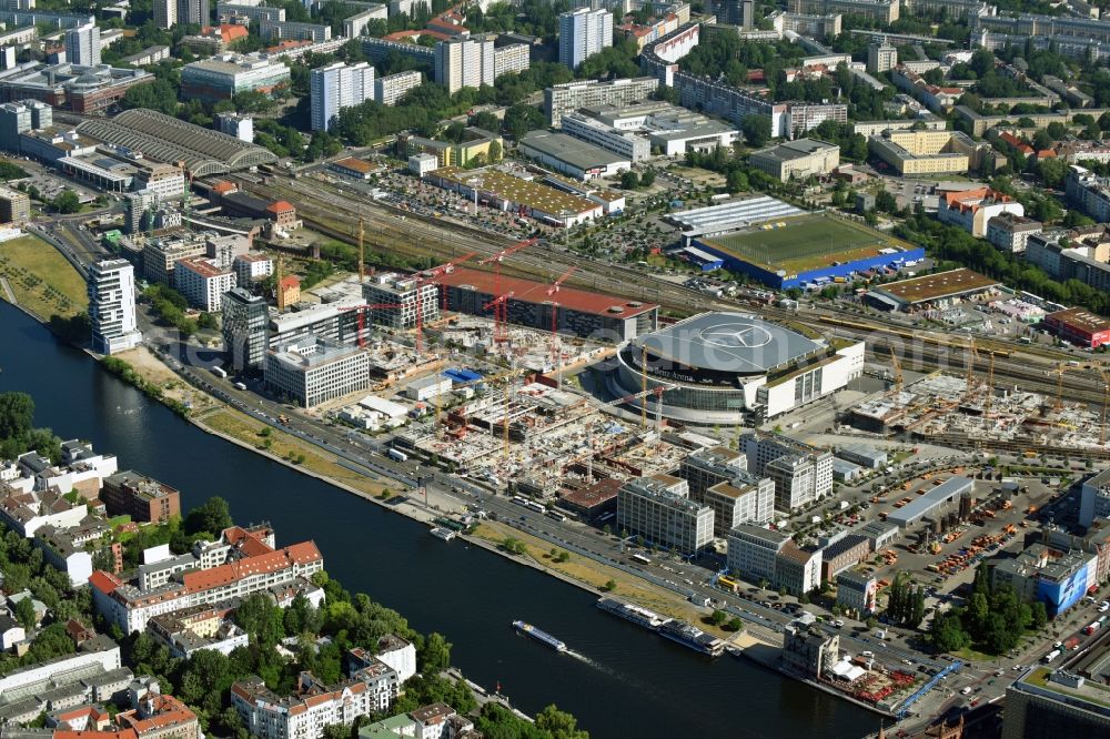 Aerial image Berlin - Development area and construction sites on the Anschutzareal at the Mercedes-Benz-Arena on the banks of the River Spree in Friedrichshain. The Anschutz Entertainment Group (AEG) is developing the site through numerous hotel and commercial building new buildings