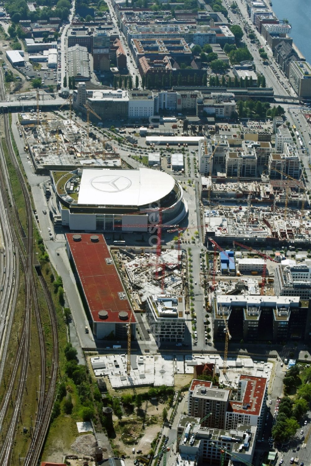 Berlin from above - Development area and construction sites on the Anschutzareal at the Mercedes-Benz-Arena on the banks of the River Spree in Friedrichshain. The Anschutz Entertainment Group (AEG) is developing the site through numerous hotel and commercial building new buildings